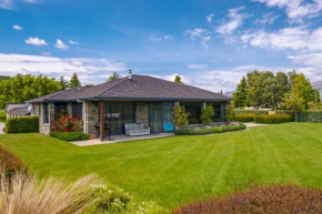 Hilltop Blue Views - Wanaka Holiday Home